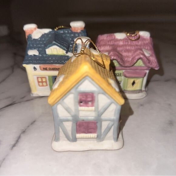 1991 Readers Digest The Baker Bell Ornament PLUS BONUS Grocer Queens Inn - Picture 1 of 8